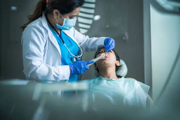 enhancing smiles with white fillings for teeth2